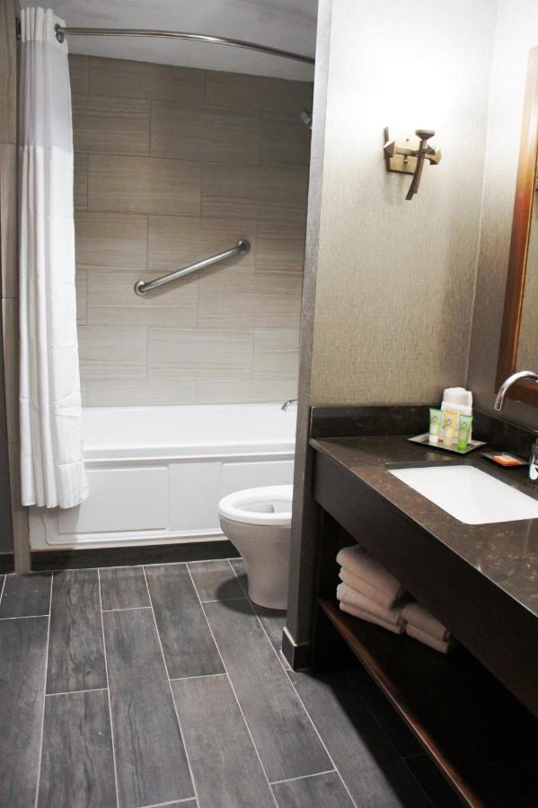 Hotel Wyndham Garden Baronne Plaza New Orleans Esterno foto