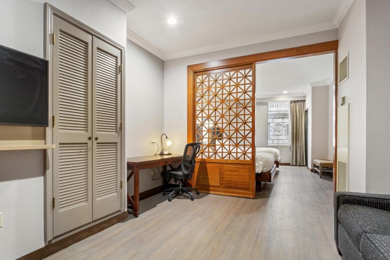 Hotel Wyndham Garden Baronne Plaza New Orleans Esterno foto