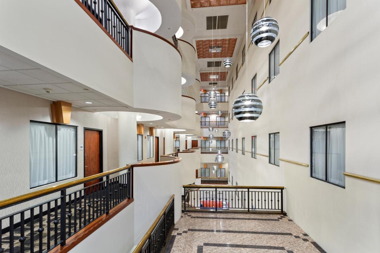 Hotel Wyndham Garden Baronne Plaza New Orleans Esterno foto
