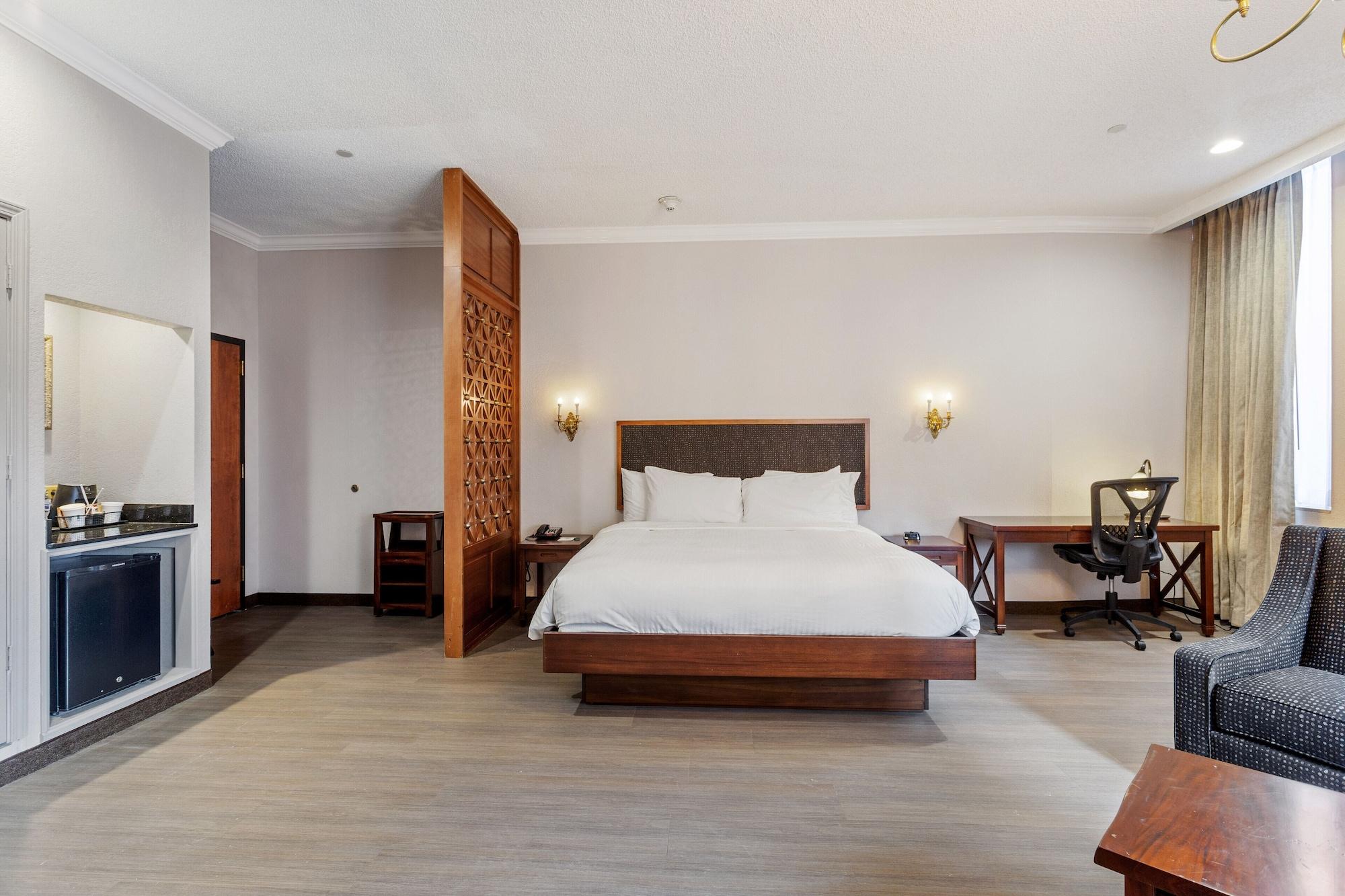 Hotel Wyndham Garden Baronne Plaza New Orleans Esterno foto