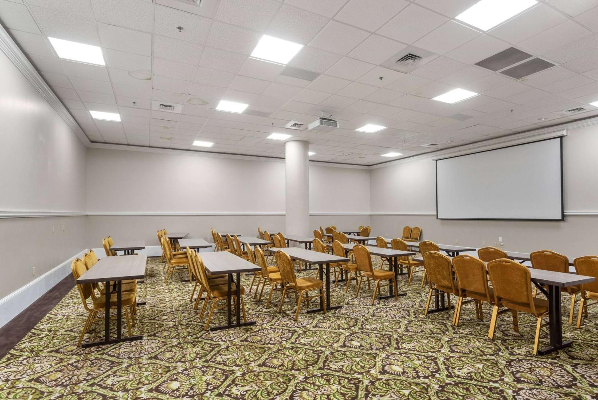 Hotel Wyndham Garden Baronne Plaza New Orleans Esterno foto
