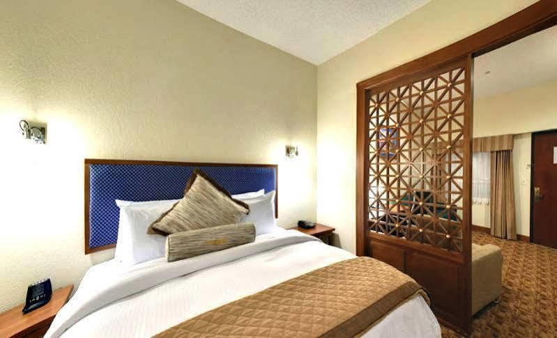 Hotel Wyndham Garden Baronne Plaza New Orleans Esterno foto